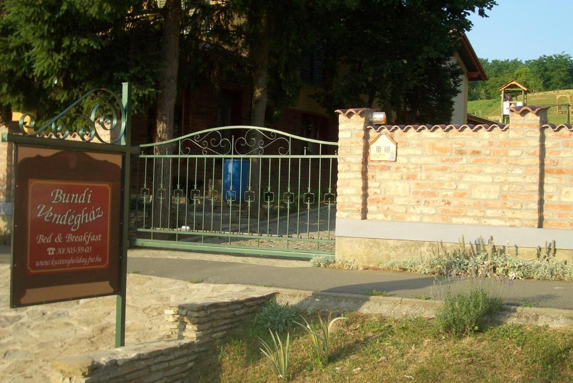 Bundi Vendeghaz Hotel Kehidakustany Luaran gambar